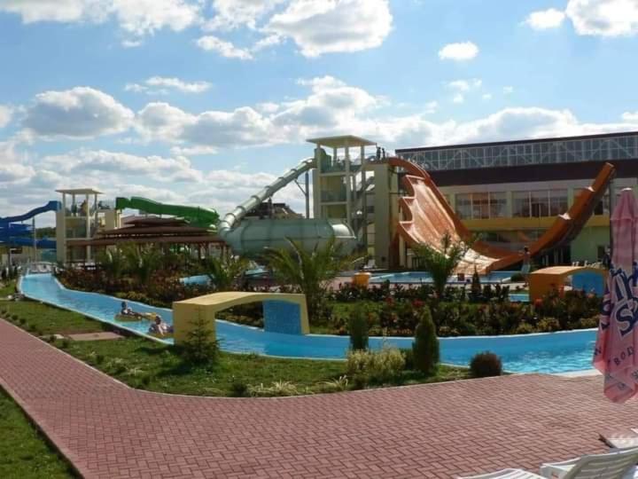 Family Hotel Bohemi II Primorsko Eksteriør billede