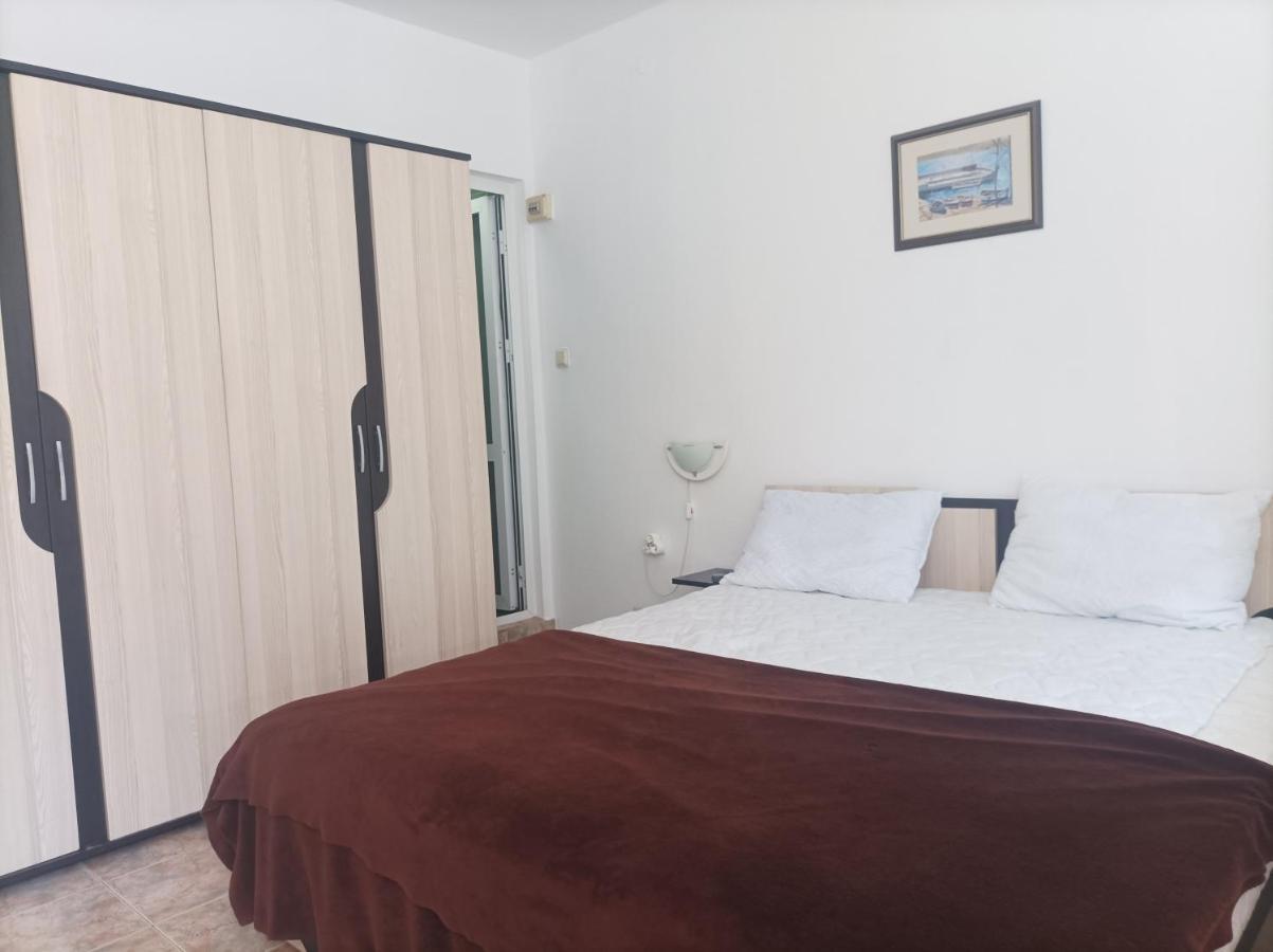 Family Hotel Bohemi II Primorsko Eksteriør billede